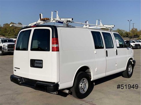 Used 2018 Chevrolet Express 2500 w/ Driver Convenience Package image 2