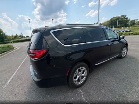 Used 2021 Chrysler Pacifica Limited AWD/4WD image 5