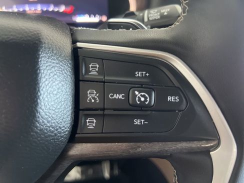 Used 2023 Jeep Grand Cherokee L Limited w/ Luxury Tech Group II AWD/4WD image 58