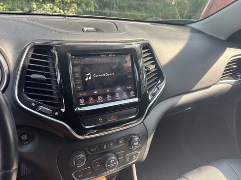 Used 2019 Jeep Cherokee Limited AWD/4WD image 11