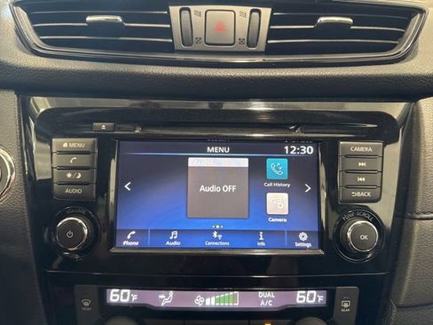 Used 2018 Nissan Rogue SV AWD/4WD image 24