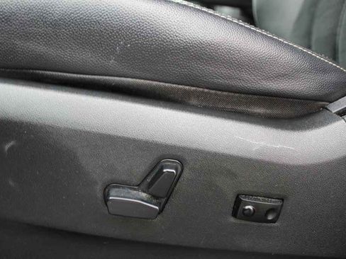 Used 2017 Dodge Grand Caravan SXT w/ Driver Convenience Group image 22