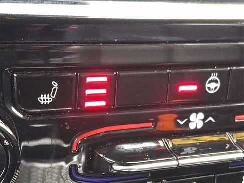 Used 2023 Jeep Grand Cherokee Limited image 25