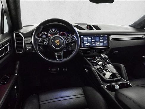 Used 2020 Porsche Cayenne Turbo image 19