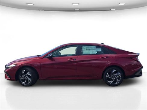 New 2025 Hyundai Elantra SEL image 4