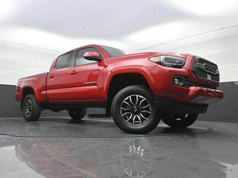 Used 2022 Toyota Tacoma TRD Sport w/ Technology Package AWD/4WD image 24