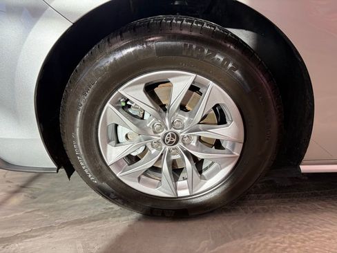 Used 2022 Toyota Sienna XLE image 24