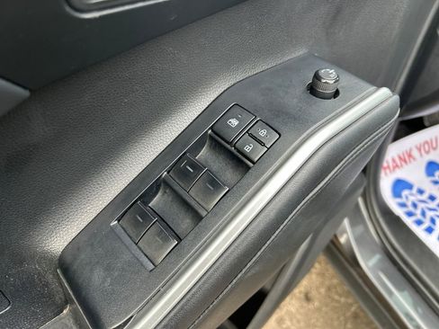 Used 2022 Toyota Highlander XLE image 11