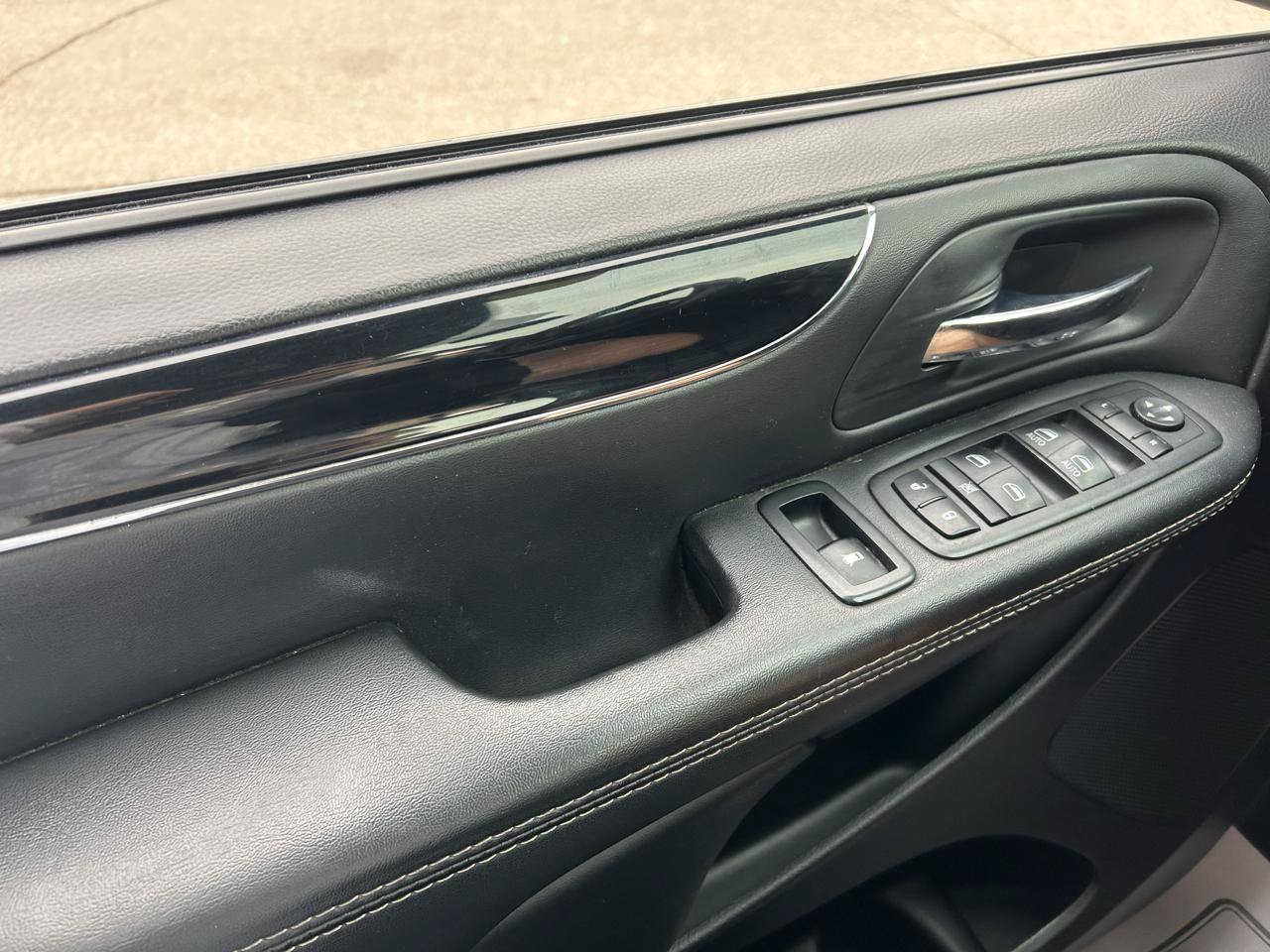 Used 2018 Dodge Grand Caravan SE FWD image 26