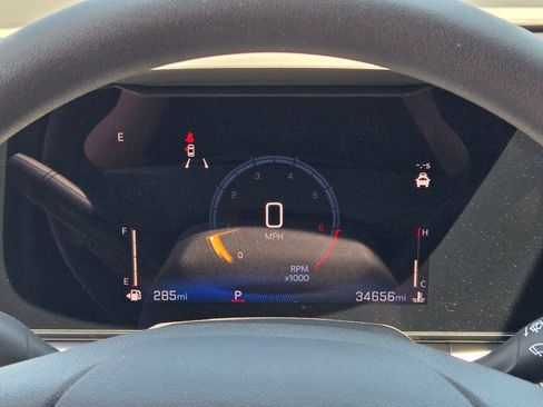 Certified 2025 Chevrolet Trax LT FWD image 30