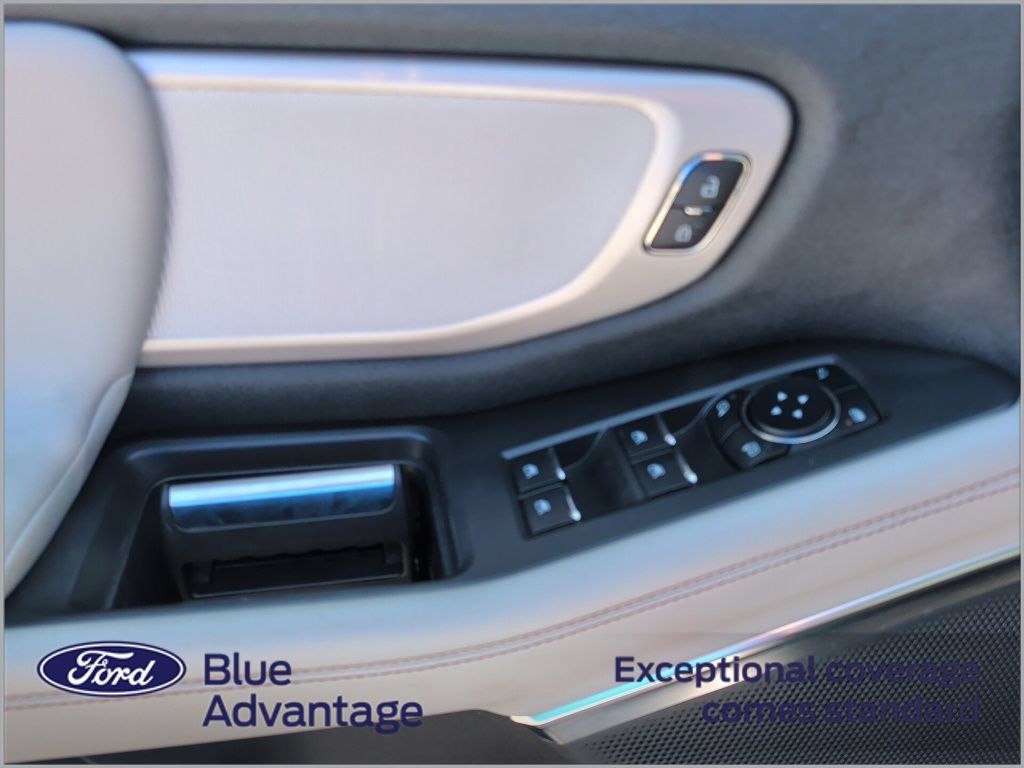 Used 2025 Ford Expedition Active RWD image 12