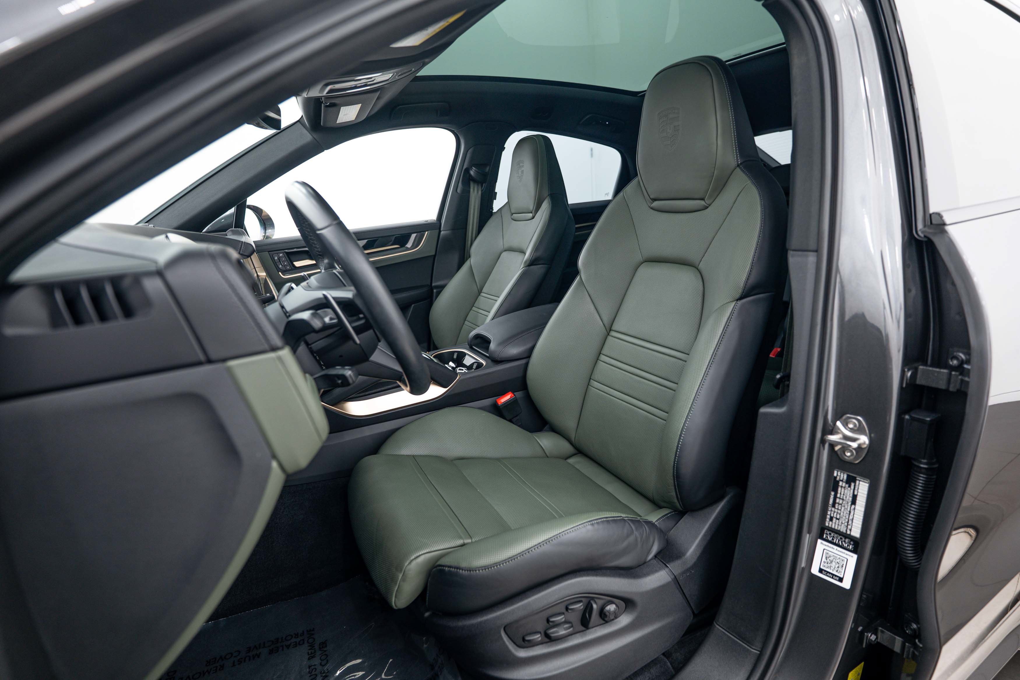 Certified 2024 Porsche Cayenne S AWD/4WD image 5