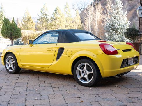 Used 2001 Toyota MR2 Spyder image 19