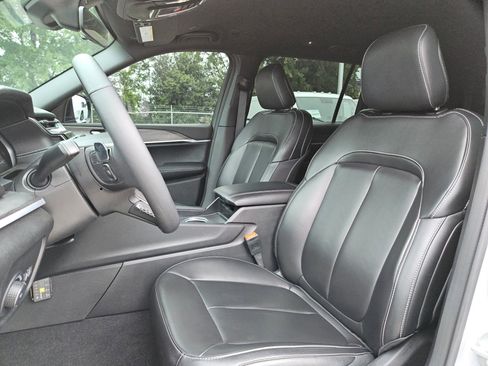 Used 2025 Jeep Grand Cherokee L Limited w/ Black Appearance Package AWD/4WD image 13