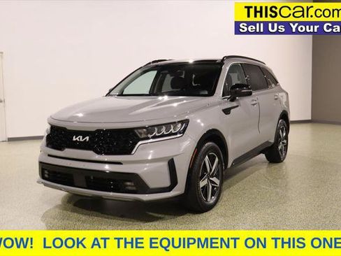 Used 2022 Kia Sorento EX w/ Panoramic Sunroof Package FWD image 4