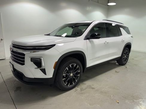 New 2026 Chevrolet Traverse LT w/ Sun and Wheel Package image 3