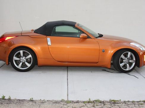 Used 2006 Nissan 350Z Touring RWD image 6