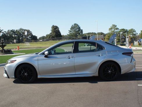Used 2023 Toyota Camry XSE image 12