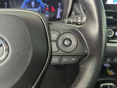 Used 2023 Toyota Corolla Cross XLE FWD image 23