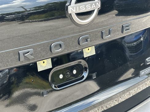 Used 2023 Nissan Rogue SV w/ SV Premium B Package FWD image 14