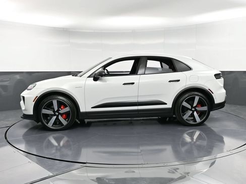 Certified 2025 Porsche Macan 4S Electric AWD/4WD image 2