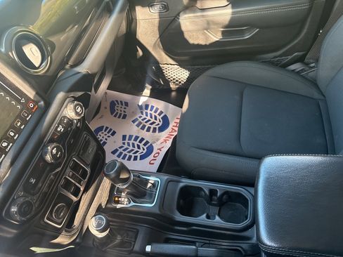 Used 2023 Jeep Gladiator Overland image 38