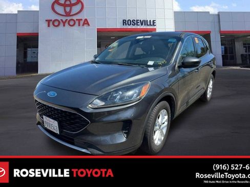 Used 2020 Ford Escape SE image 1