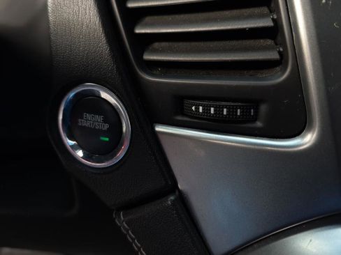 Used 2018 Chevrolet Suburban LT image 27