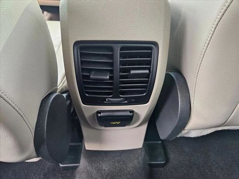 Used 2018 Ford Escape Titanium image 18