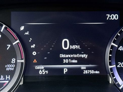 Used 2023 Toyota Highlander LE image 38