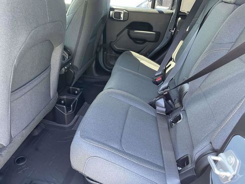 New 2025 Jeep Gladiator Sport image 33