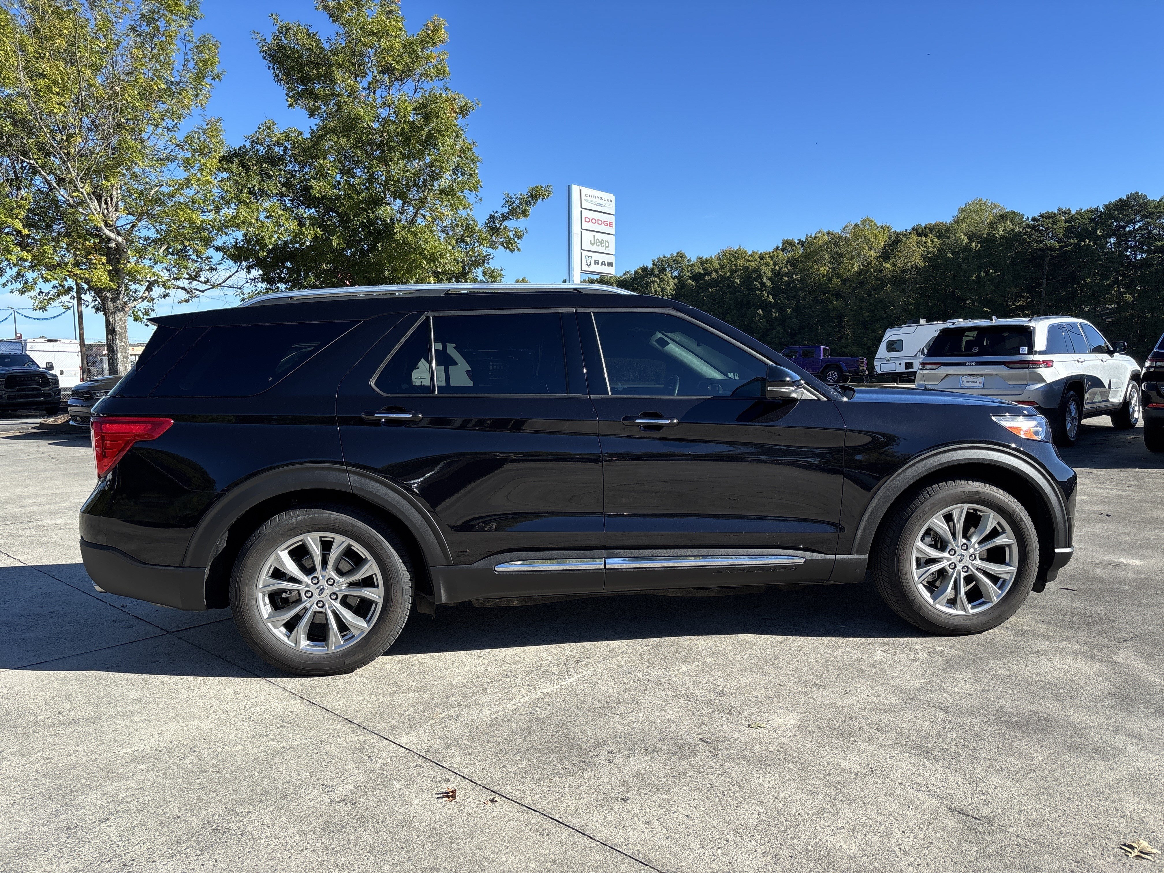 Used 2020 Ford Explorer Limited RWD image 8