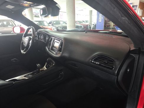 Used 2015 Dodge Challenger SXT RWD image 17