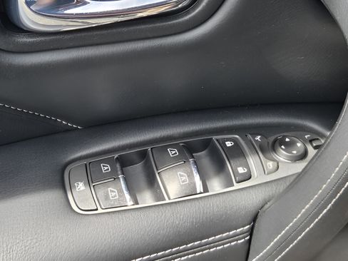 Used 2018 INFINITI QX80 2WD w/ Driver Assistance Package image 17