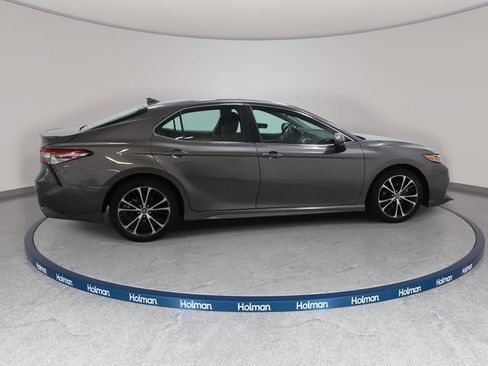 Used 2019 Toyota Camry SE FWD image 5