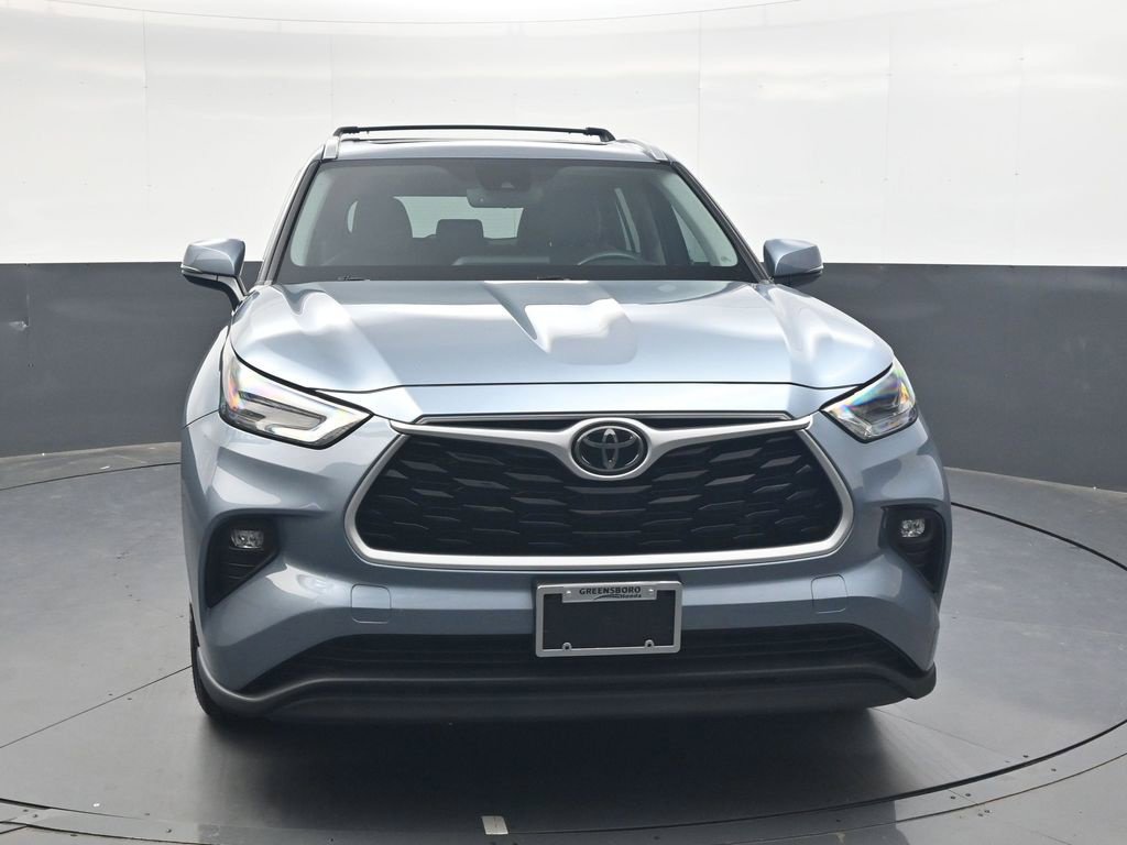 Used 2022 Toyota Highlander XLE FWD image 9