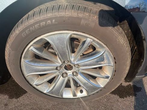 Used 2010 Ford Taurus Limited FWD image 4