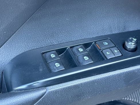 Used 2020 Toyota Camry SE w/ Blackout Package FWD image 12