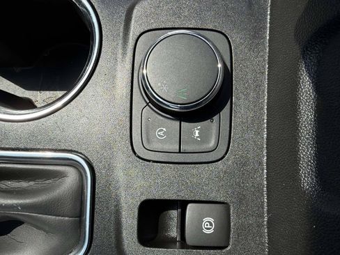Certified 2023 Chevrolet Traverse LT FWD image 19
