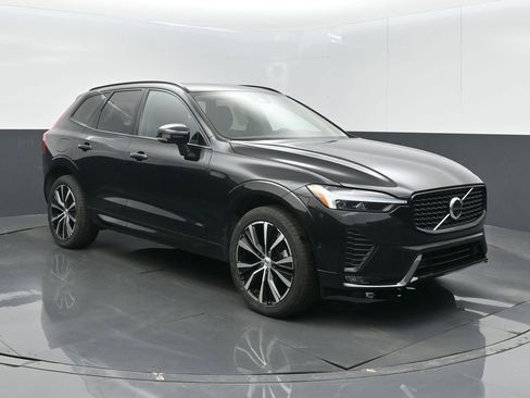 Used 2024 Volvo XC60 B5 Plus image 2