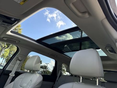 Used 2025 Kia Sorento S w/ Panoramic Sunroof Package image 22