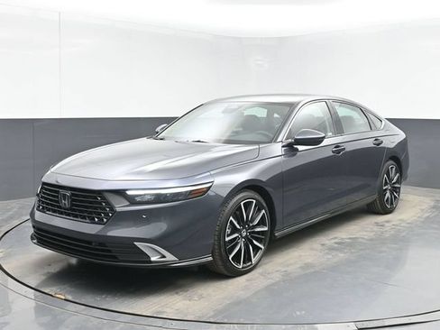 Used 2025 Honda Accord Touring image 5