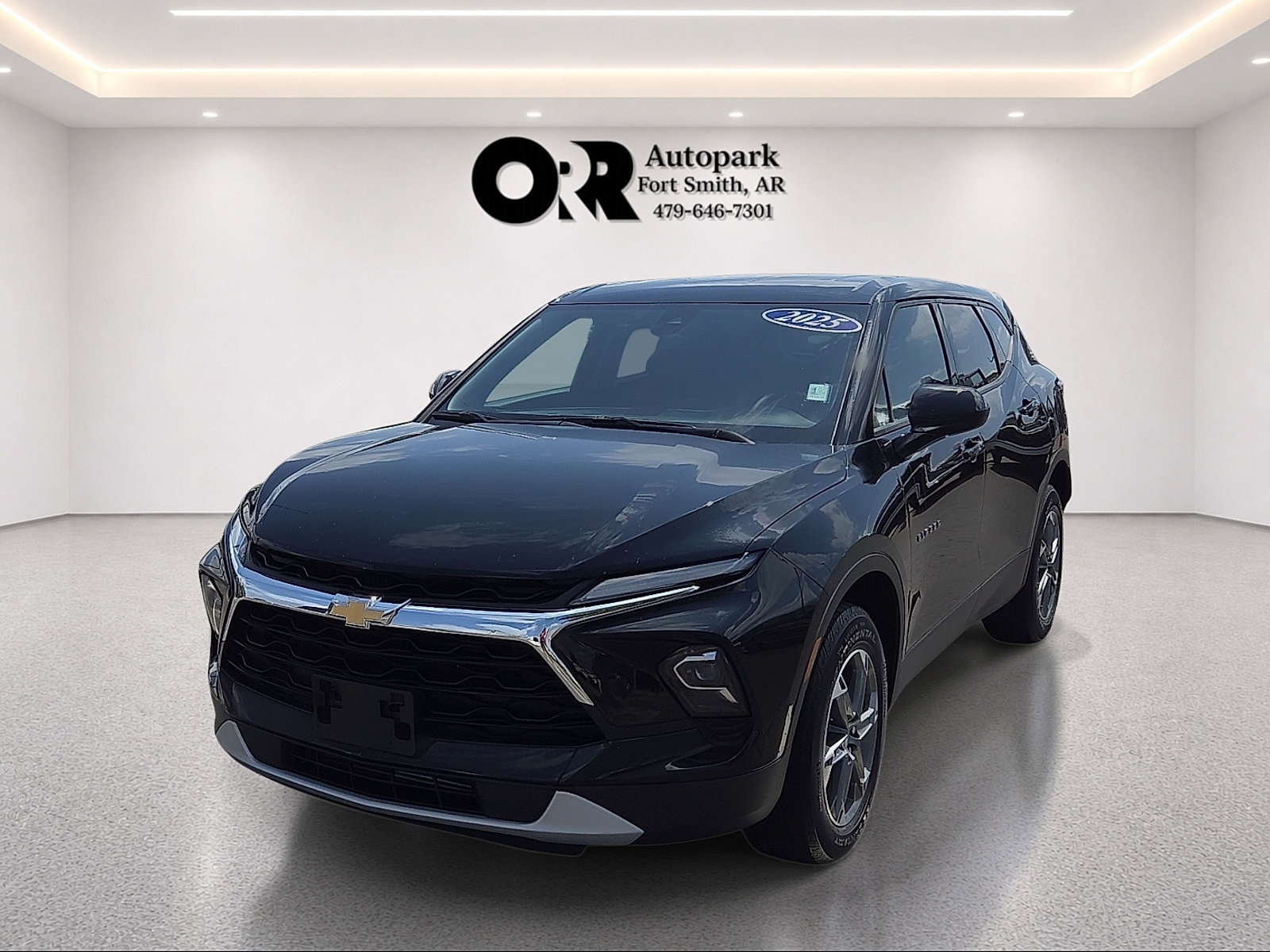 Used 2025 Chevrolet Blazer LT FWD image 2