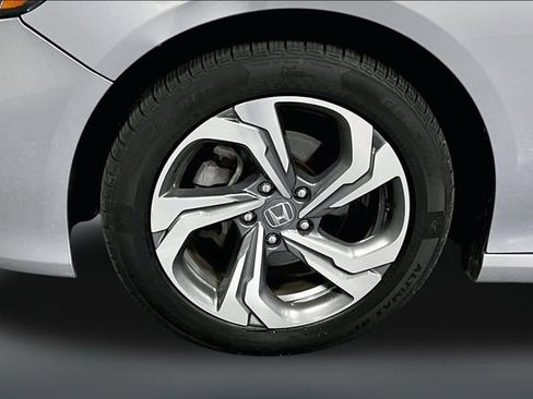 Used 2020 Honda Accord EX image 29