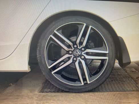 Used 2017 Honda Accord Sport image 12