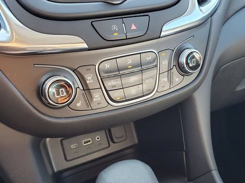 Used 2023 Chevrolet Equinox LT FWD image 31