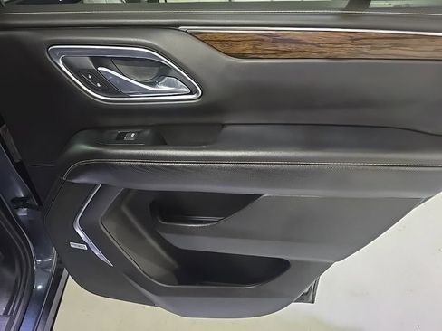 Used 2021 Chevrolet Tahoe Premier w/ Premium Package image 11