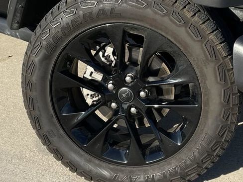 Used 2025 Jeep Gladiator Nighthawk image 8