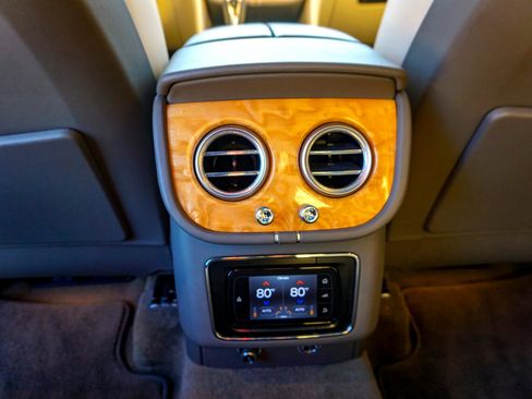 Used 2017 Bentley Bentayga W12 AWD image 35