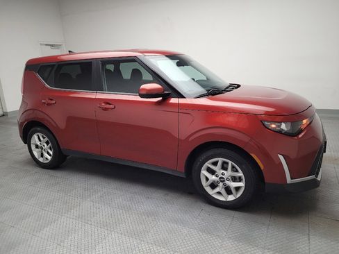 Used 2023 Kia Soul LX w/ LX Technology Package FWD image 11